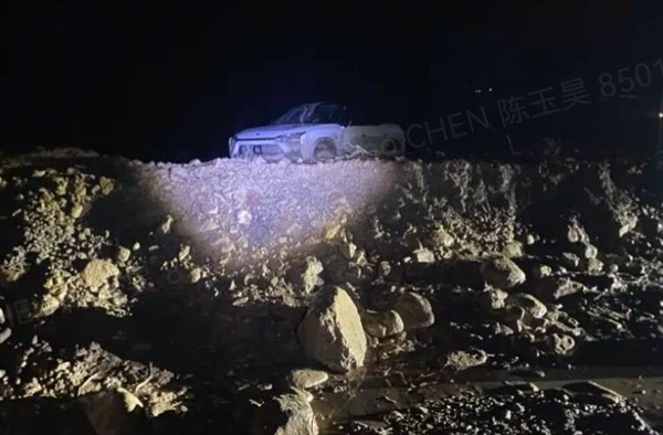 車主山區(qū)駕駛遭遇泥石流 蔚來服務一天一夜緊急施救