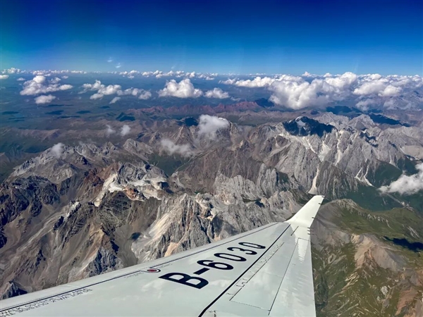 4411米！國產(chǎn)飛機ARJ21飛到世界高民用機場