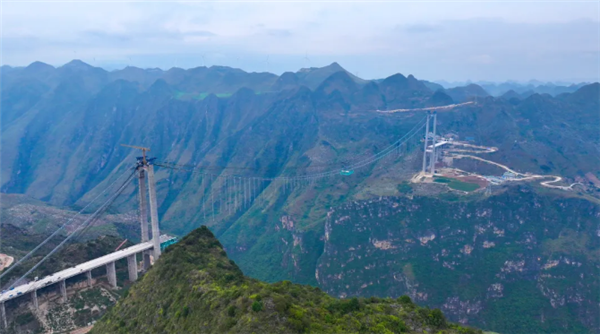 世界高橋！貴州花江峽谷大橋完成首件鋼桁梁吊裝